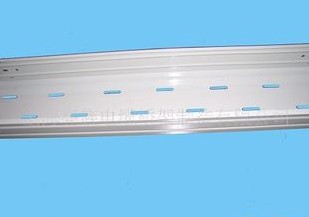 桥架强度大、结构轻、造价低