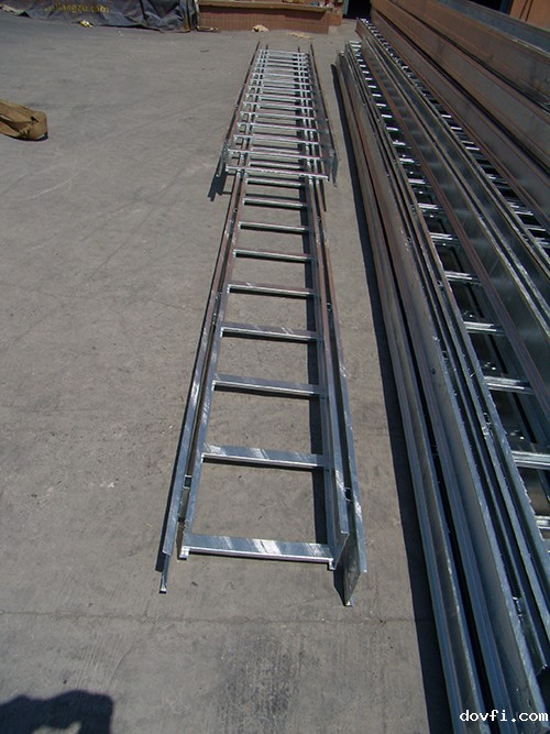 上海桥架厂对于散热的设计